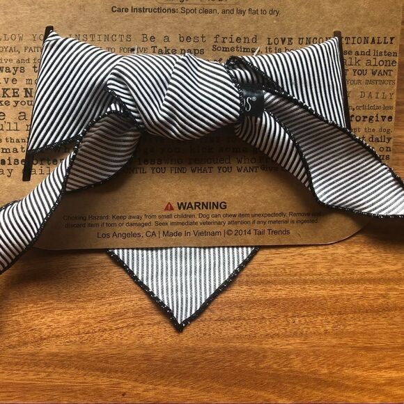 Tail Trends Rainbow Heart Scoop Neck Bandana - Picture 8 of 8